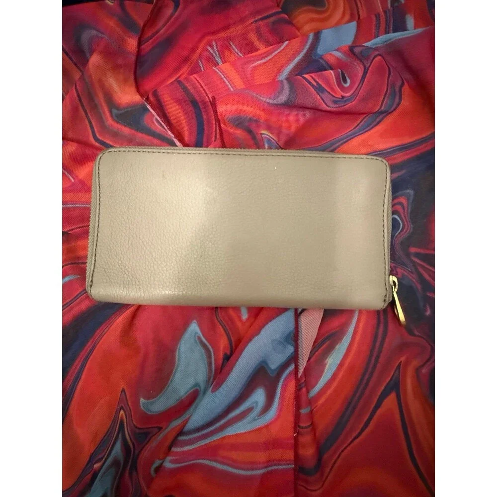Vintage Marc by Marc Jacobs Taupe Classic Q Wingman Zip Wallet